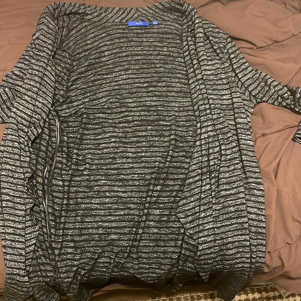 Apt. 9 size Large Black and Gray cardigan